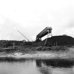 Industrieel complex, waarschijnlijk de Orinoco Mining Company (ijzererts) in Ven, Bestanddeelnr 252-5298
