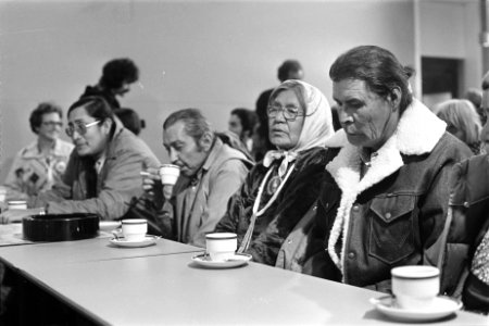Indianen op Schiphol voor vier Russel Tribunaal dat in november in RAI wordt geh, Bestanddeelnr 931-1616