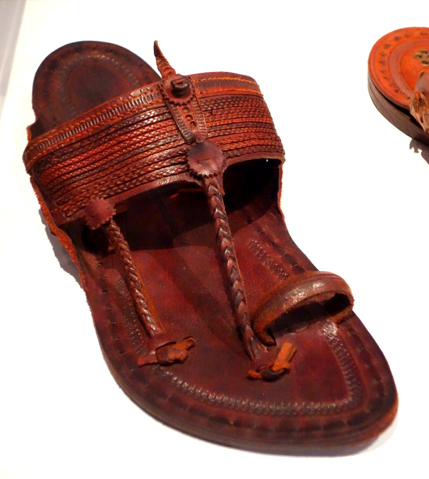 Indian chappal, Kolhapur, late 20th century - Bata Shoe Museum - DSC00445