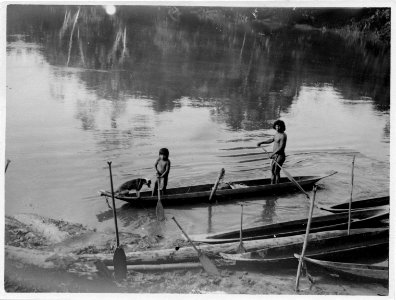 Indiansk hamn vid floden. Rio Baudó. Colombia - SMVK - 004093