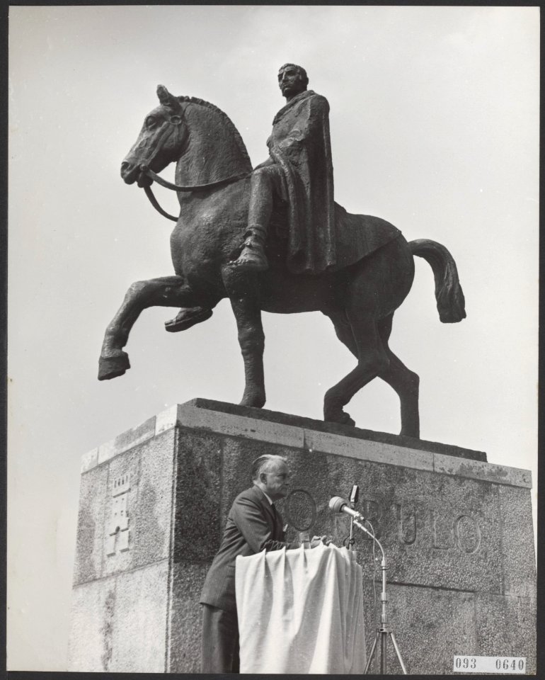 In Voorburg heeft de commissaris van de koningin in Zuid-Holland, mr. J. Klaases, Bestanddeelnr 093-0640