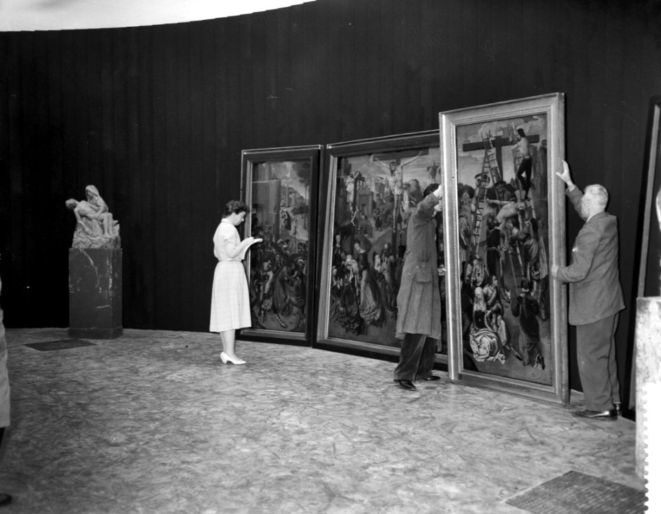 Inrichten van een jubileumtentoonstelling in het Rijksmuseum tgv het 150 jari, Bestanddeelnr 909-6581
