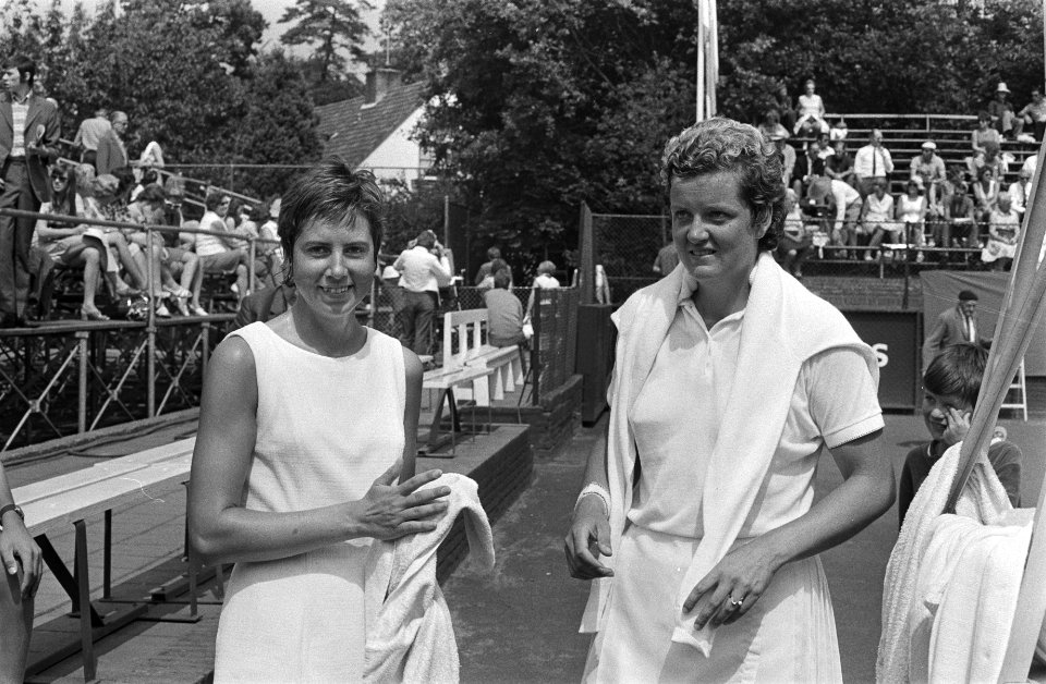 Internationale tenniskampioenschappen te Hilversum, nr 7, 8 C Sandberg (links), Bestanddeelnr 924-7760