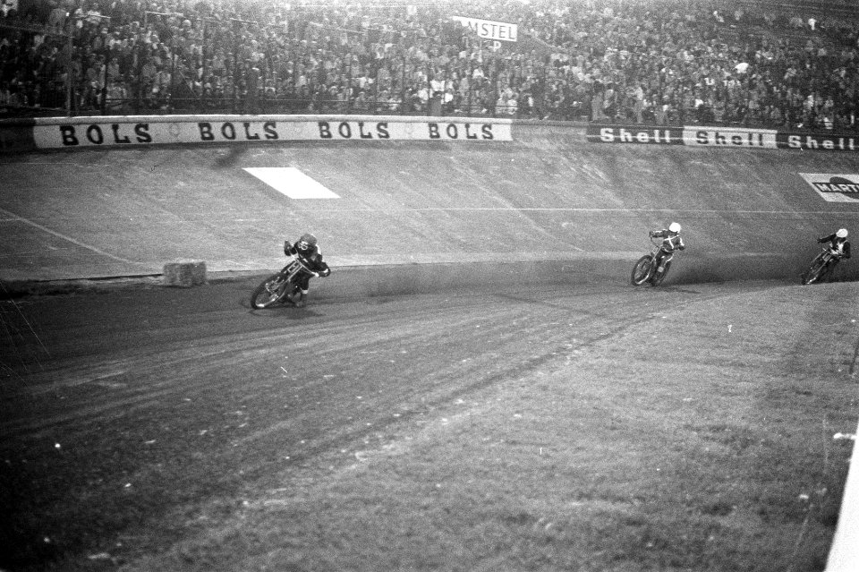 Internationale speedwaywedstrijden in Olympisch Stadion Amsterdam, actie, Bestanddeelnr 924-8018