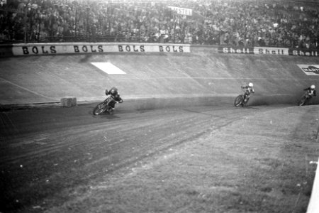Internationale speedwaywedstrijden in Olympisch Stadion Amsterdam, actie, Bestanddeelnr 924-8018