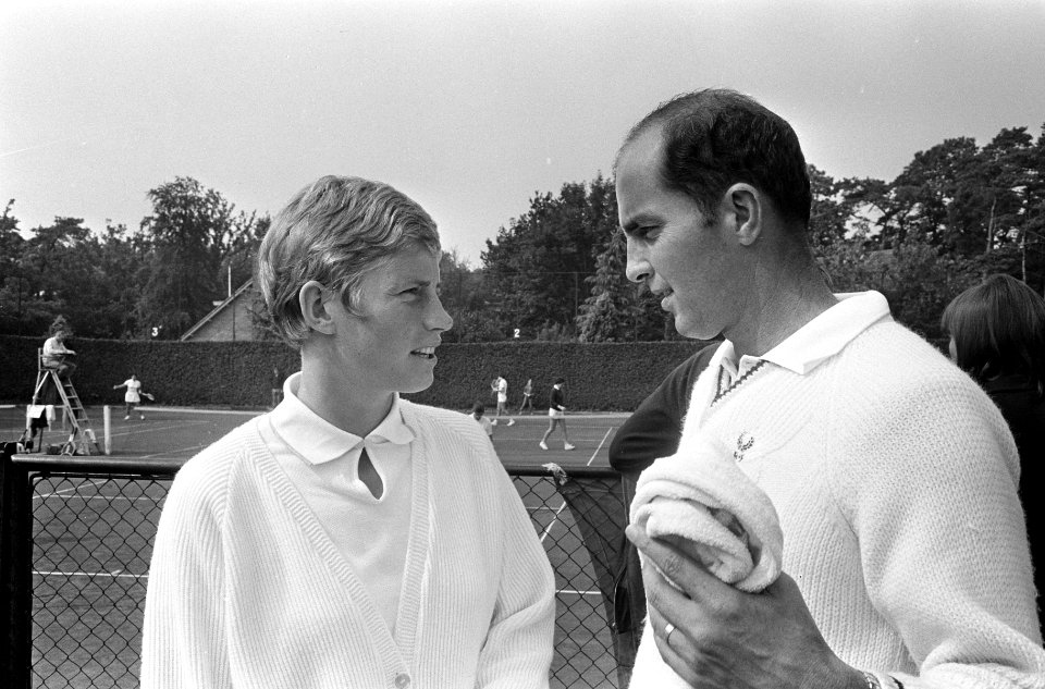 Internationale tenniskampioenschappen te Hilversum, Trudy Groenman in gesprek me, Bestanddeelnr 919-3726