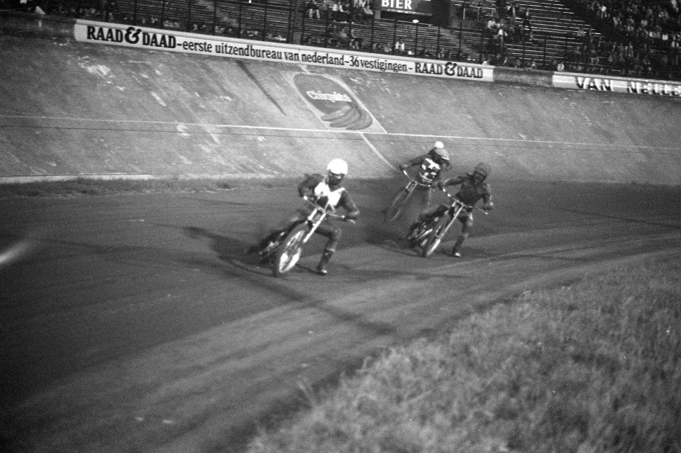 Internationale speedwaywedstrijden in Olympisch Stadion Amsterdam, actie, Bestanddeelnr 924-8017