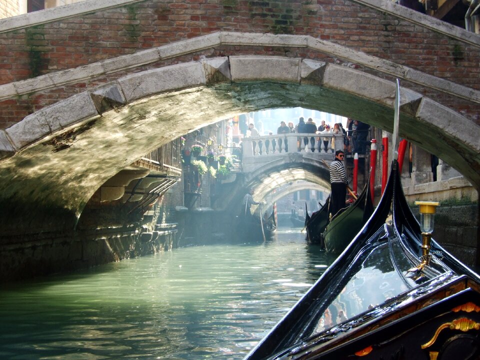 Channel light bridge
