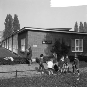 Internationale scholen, Bestanddeelnr 918-2807