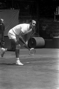 Internationale Tenniskampioenschappen Melkhuisje, Andres Gimeno in aktie, Bestanddeelnr 926-5506
