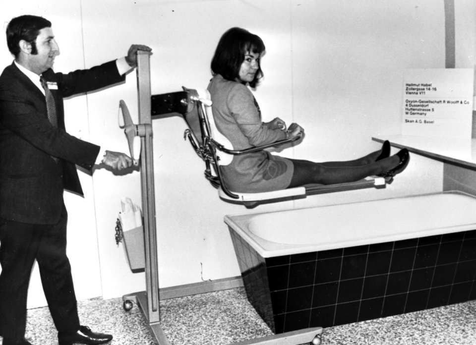 Internationale tentoonstelling in ziekenhuisbenodigdheden in Wenen verrijdbare , Bestanddeelnr 923-9584 (cropped)