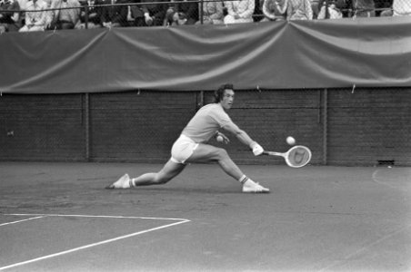 Internationale tenniskampioenschappen Melkhuisje Jan Hordijk in actie, Bestanddeelnr 927-3328