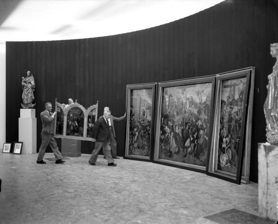 Inrichten van een jubileumtentoonstelling in het Rijksmuseum tgv het 150 jari, Bestanddeelnr 909-6583