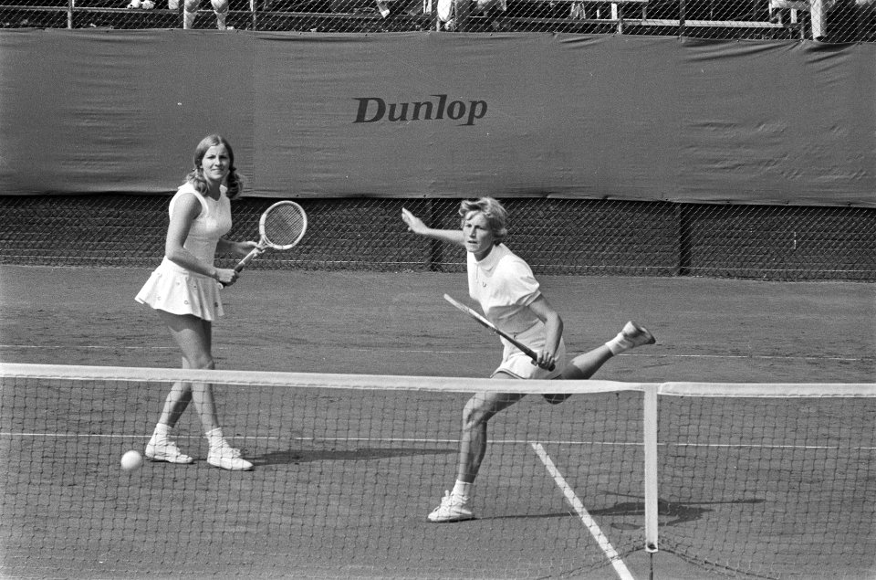 Internationale tenniskampioenschappen te Hilversum, K Ebbinghaus (links) en Tru, Bestanddeelnr 924-7759
