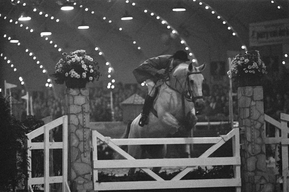 Indoor Concours Hippique in het RAI gebouw te Amsterdam springconcours a lAmeric, Bestanddeelnr 911-7872