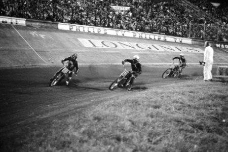 Internationale speedwaywedstrijden in Olympisch Stadion Amsterdam, actie, Bestanddeelnr 924-8019