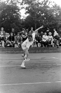Internationale tenniskampioenschappen te Hilversum, de Nederlander Jan Barth in , Bestanddeelnr 919-3681
