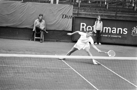Internationale tenniskampioenschappen in Hilversum, nr 18, 19 Trudy Walhof in a, Bestanddeelnr 924-7746