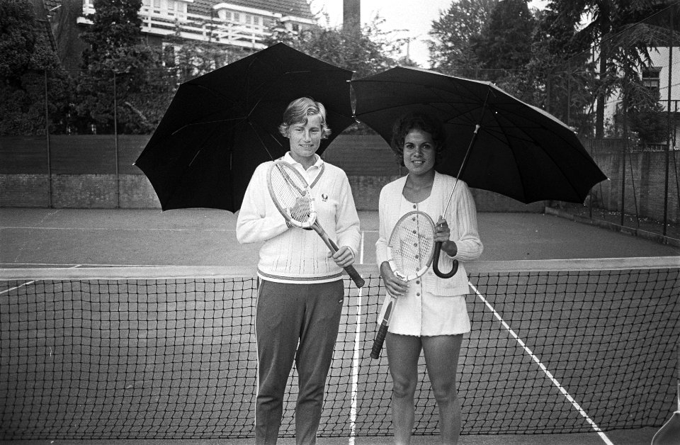Internationale tenniskampioenschappen in Hilversum, Trudy Walhof en Evonne Goola, Bestanddeelnr 924-7743