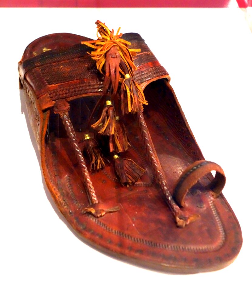 Indian chappal, Kolhapur, late 20th century - Bata Shoe Museum - DSC00453