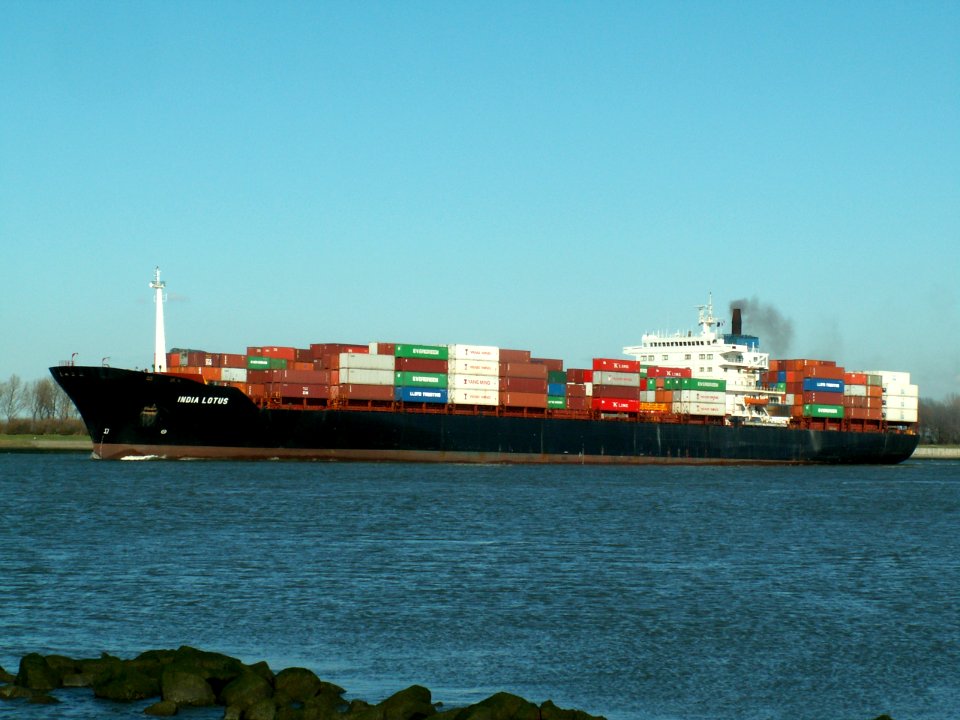 India Lotus p2, leaving Port of Rotterdam, Holland 08-Apr-2006