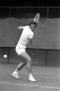 Internationale tenniswedstrijden Melkhuisje te Hilversum, Hordijk in aktie, Bestanddeelnr 925-7641