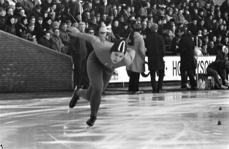 Internationale Schaatswedstrijden in ijsstadion Thialf te Heerenveen Elly v. Bro, Bestanddeelnr 921-9630