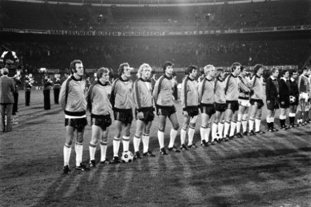 Interland Nederland tegen Rusland nr 5a Russisch elftal nr 6, 7, 8 Nederlands, Bestanddeelnr 929-3774
