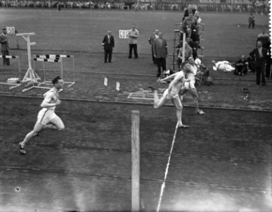 Internationaal Atletiekwedstrijd Pro Patria Rotterdam, finish 100 m heren, Bestanddeelnr 907-2159