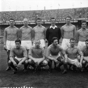 Interland Nederland-Hongarije (0-3) Nederlands elftal. staand Van der Hart , Wie, Bestanddeelnr 912-4494