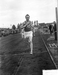 Internationaal Atletiekwedstrijd Pro Patria Rotterdam, finish 800 m heren, Bestanddeelnr 907-2157
