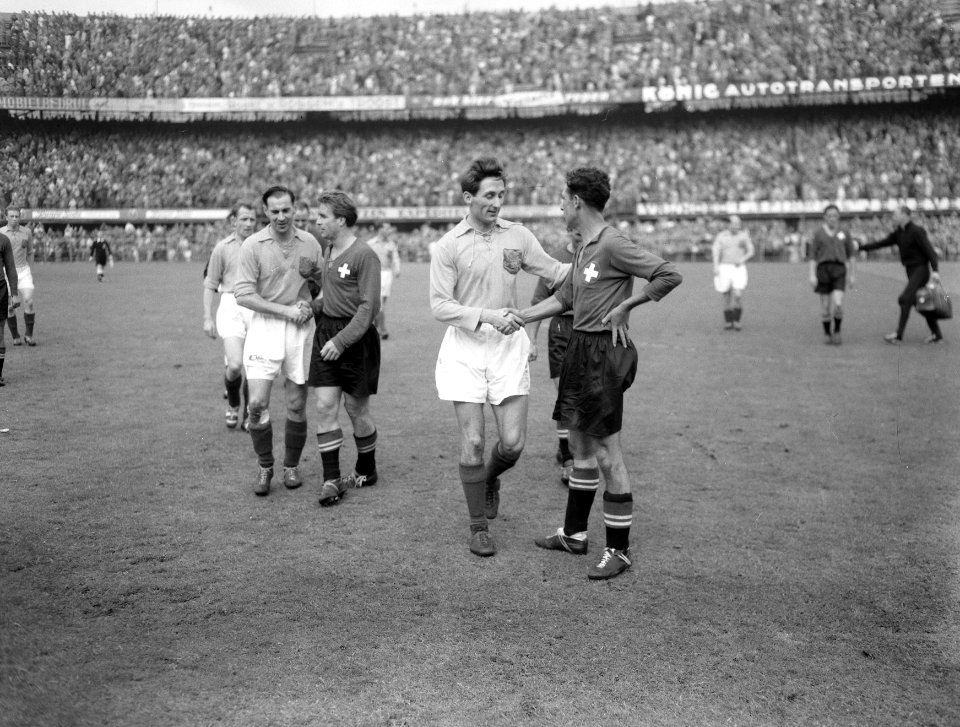 Interlandvoetbal Nederland tegen Zwitserland, Rotterdam Schaap en Wilkes met Zwi, Bestanddeelnr 907-1460