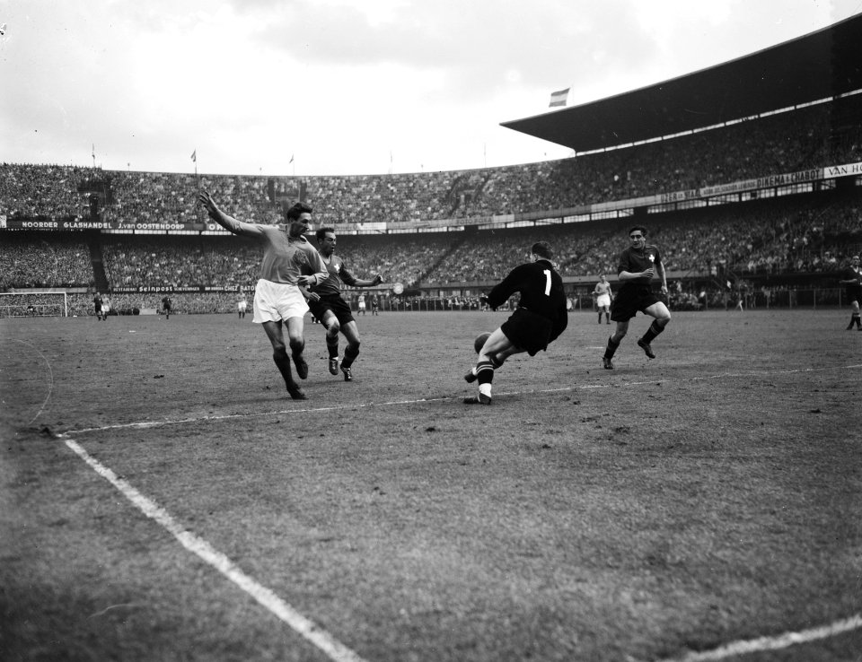 Interlandvoetbal Nederland tegen Zwitserland, Rotterdam eerste doelpunt van Nede, Bestanddeelnr 907-1455