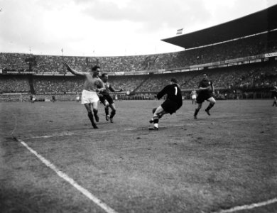 Interlandvoetbal Nederland tegen Zwitserland, Rotterdam eerste doelpunt van Nede, Bestanddeelnr 907-1455