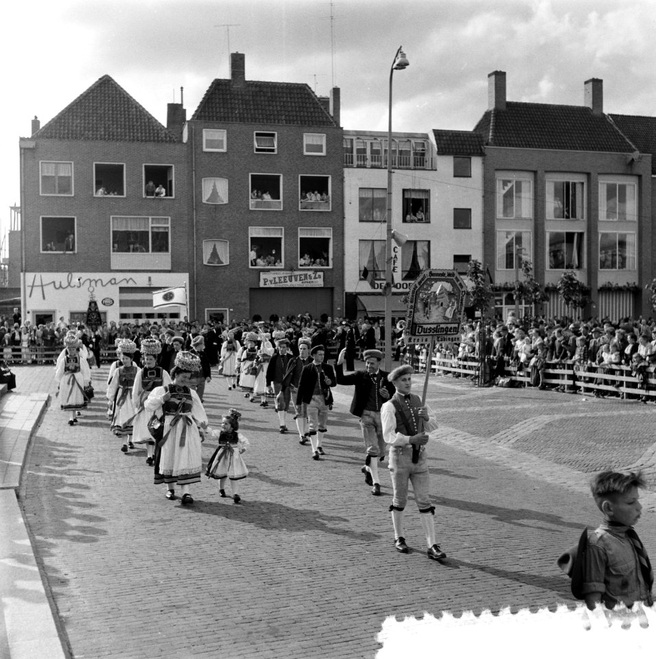Internationaal folkloristische optocht Arnhem. Trachten-Verein Dusslingen, Duits, Bestanddeelnr 907-9240