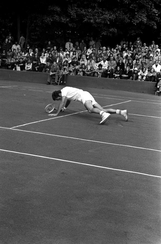 Internationale Tenniskampioenchappen, Melkhuisje, Tom Okker valt, Bestanddeelnr 926-5623