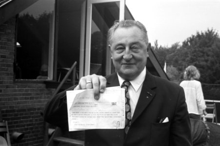 Internationale tenniswedstrijden Melkhuisje te Hilversum, organisator Mulder met, Bestanddeelnr 925-7643
