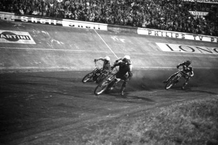 Internationale speedwaywedstrijden in Olympisch Stadion Amsterdam, actie, Bestanddeelnr 924-8016