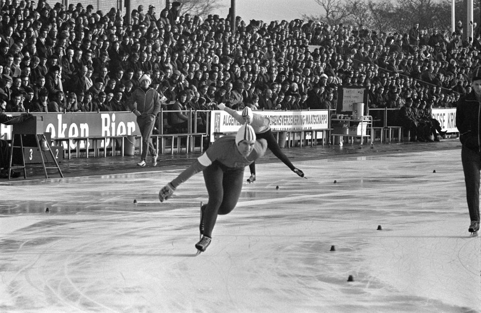 Internationale Schaatswedstrijden Heerenveen nr. 18 Stien Kaizer i.a., nr. 20 , Bestanddeelnr 921-9821