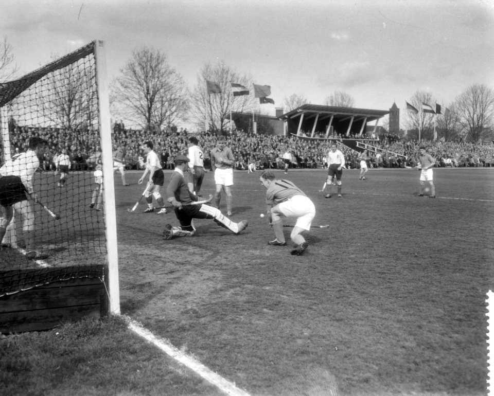 Interlandwedstrijd hockey Nederland tegen Belgie in het Wagenerstadion te Amstel, Bestanddeelnr 910-2756