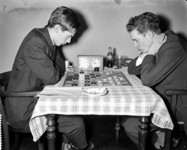 Internationaal damtoernooi te Amsterdam, links Jan H van Leeuwen en rechts Jaco, Bestanddeelnr 910-8999