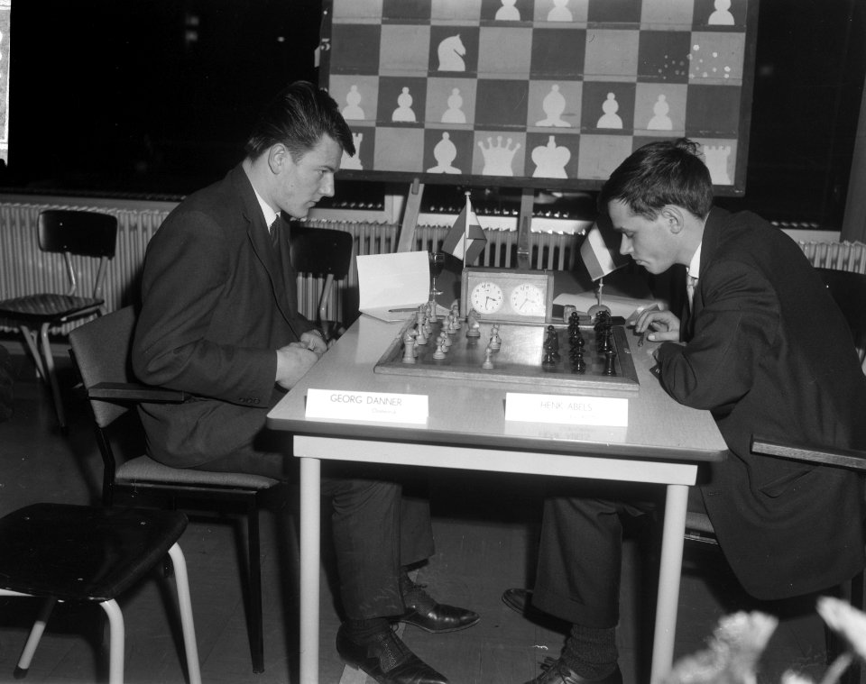 Internationaal Jeugd Schaaktoernooi te Groningen, George Danner (Oostenrijk) en , Bestanddeelnr 918-6106