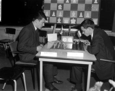 Internationaal Jeugd Schaaktoernooi te Groningen, George Danner (Oostenrijk) en , Bestanddeelnr 918-6106