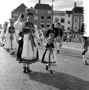 Internationaal folkloristische optocht Arnhem. Trachten-Verein Dusslingen, Duits, Bestanddeelnr 907-9241