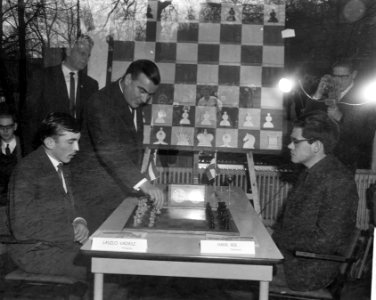 Internationaal Jeugd Schaaktoernooi te Groningen, Laszlo Vadars (Hongarije) en H, Bestanddeelnr 918-6102