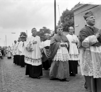 Internationaal Mariacongres te Nijmegen, MgrThomas Kardinaal Tien , aartsbissch, Bestanddeelnr 909-7081