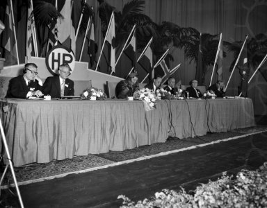 Internationaal Congres Menselijke Verhoudingen Koninklijk paar achter bestuurs, Bestanddeelnr 907-9828
