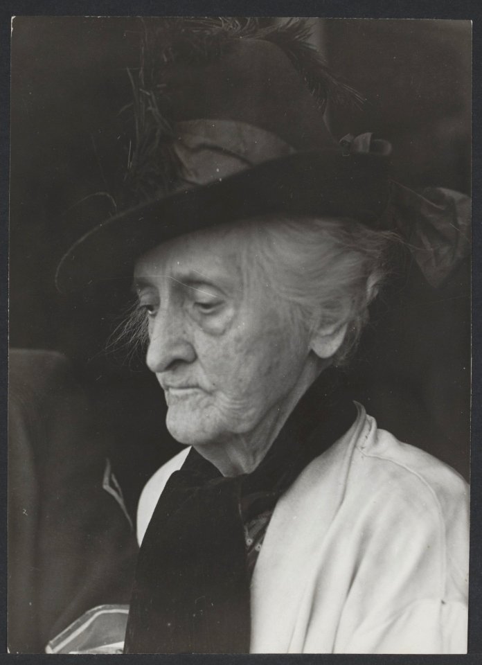 Interneringskamp Levantkade te Amsterdam Deze vriendelijke ogende 83 jaar oude , Bestanddeelnr 31017 061