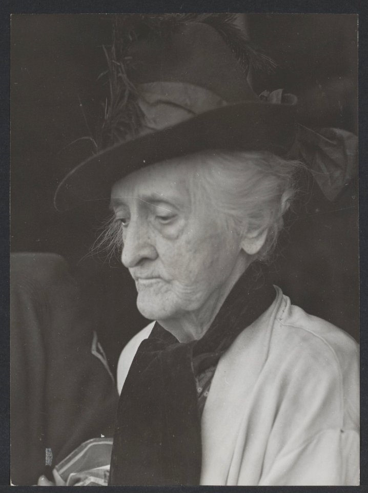 Interneringskamp Levantkade te Amsterdam Deze vriendelijke ogende 83 jaar oude, Bestanddeelnr 31017 064