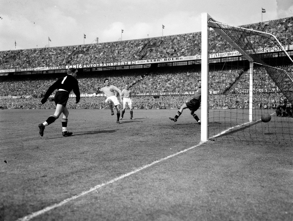 Interlandvoetbal Nederland tegen Zwitserland, Rotterdam vierde doelpunt van Nede, Bestanddeelnr 907-1456